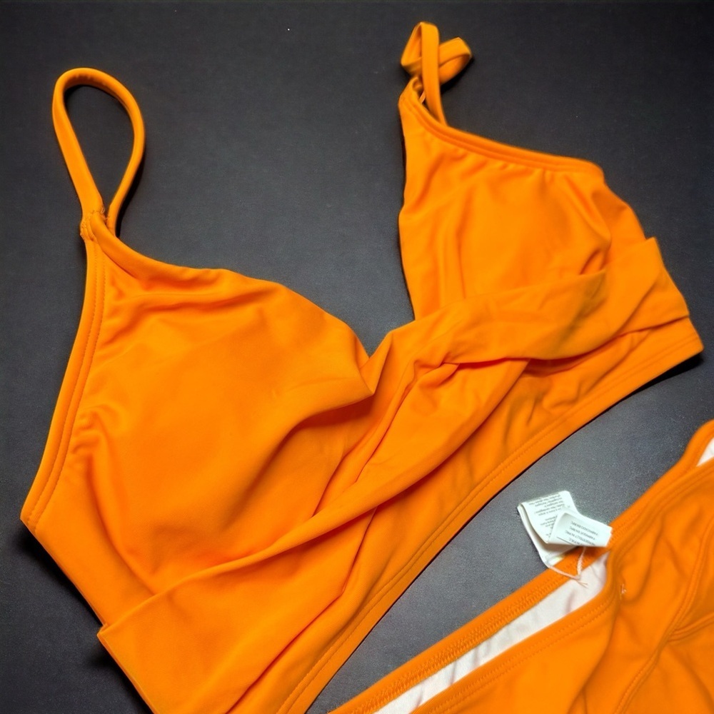 Ready for Sun! NWT CUPSHE Women's New High-Waisted Bikini Set - Medium | V-Neck - Picture 8 of 12
